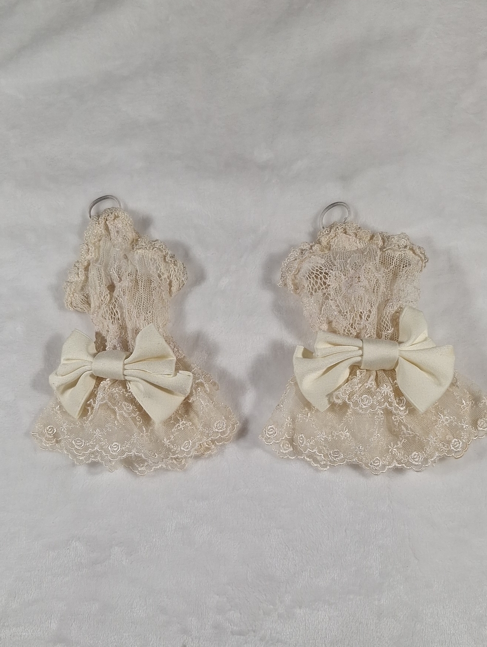 Innocent World Ivory Lace Fingerloop Gloves | Classic Lolita Accessory